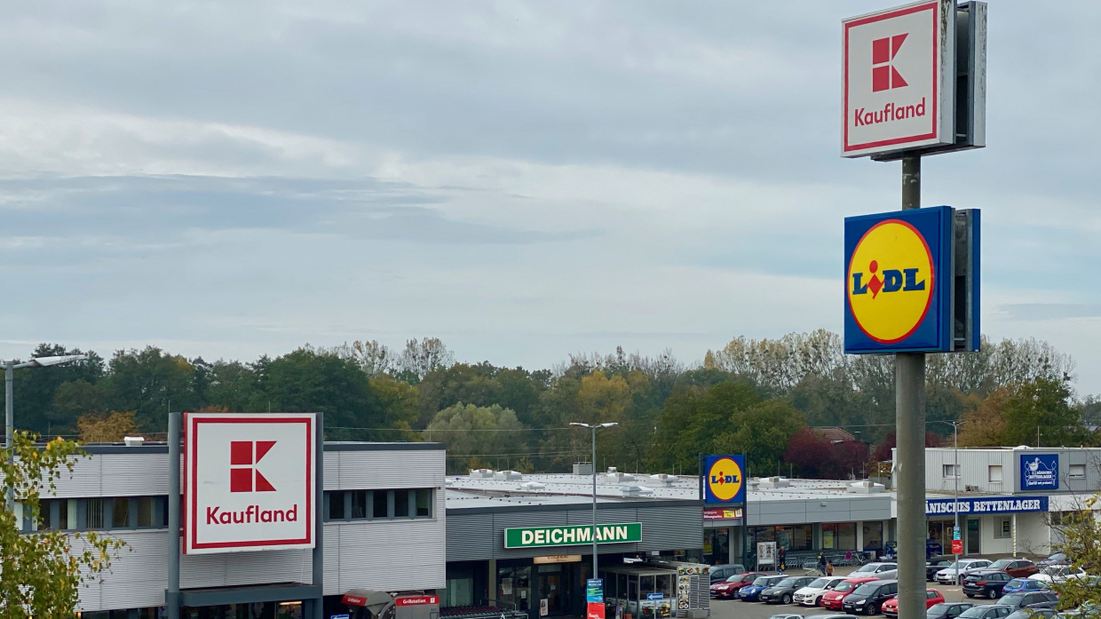 Prečo supermarkety stoja v jednom obchodnom centre a nie ďaleko od seba?